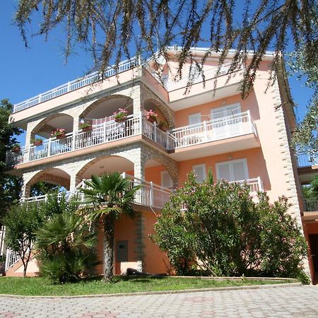 Apartments And Rooms Njivice Exterior foto