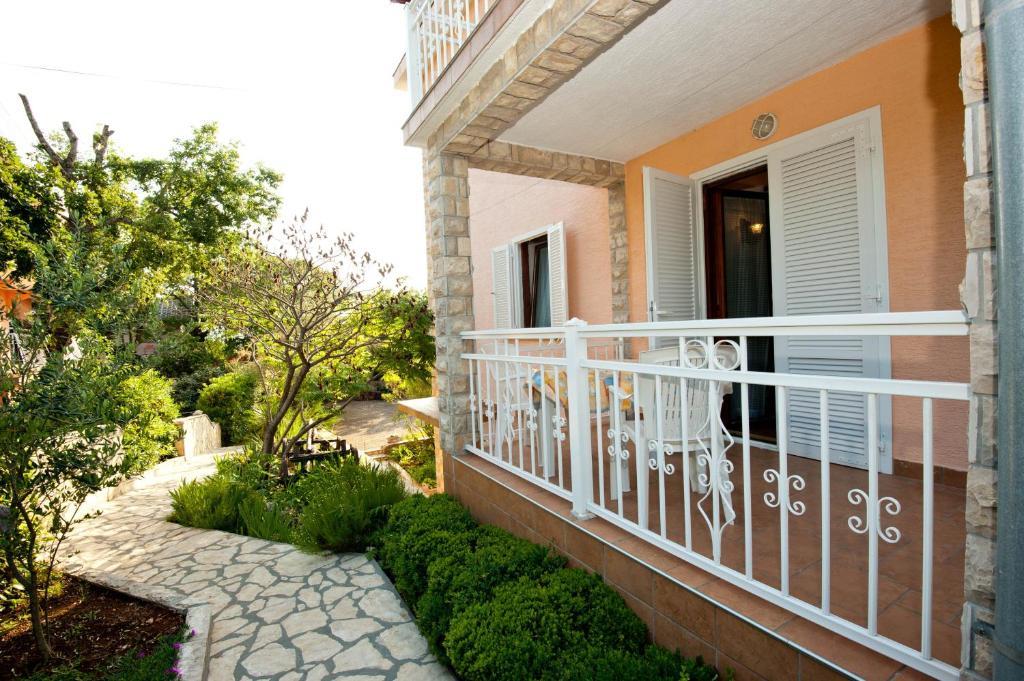 Apartments And Rooms Njivice Quarto foto