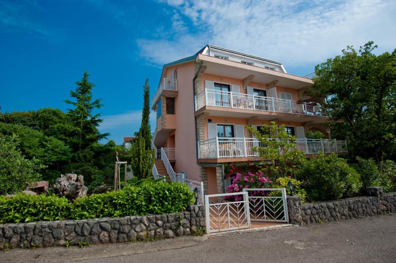 Apartments And Rooms Njivice Quarto foto